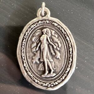 Elegant Silver Pendant with Intricate Design